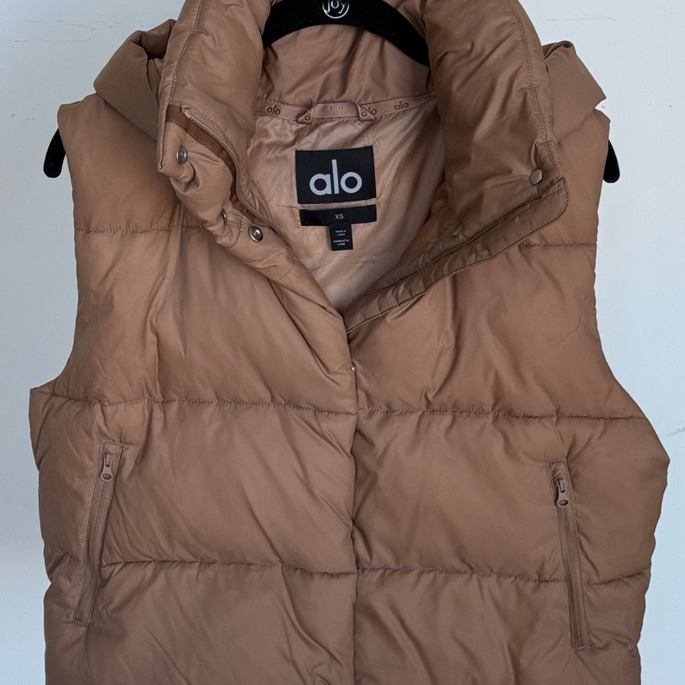ALO Yoga Women's Brown Puffer Vest